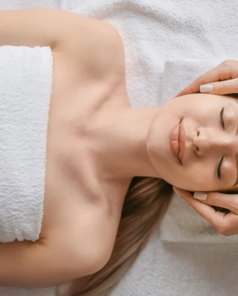 Massage de la nuque et des tempes